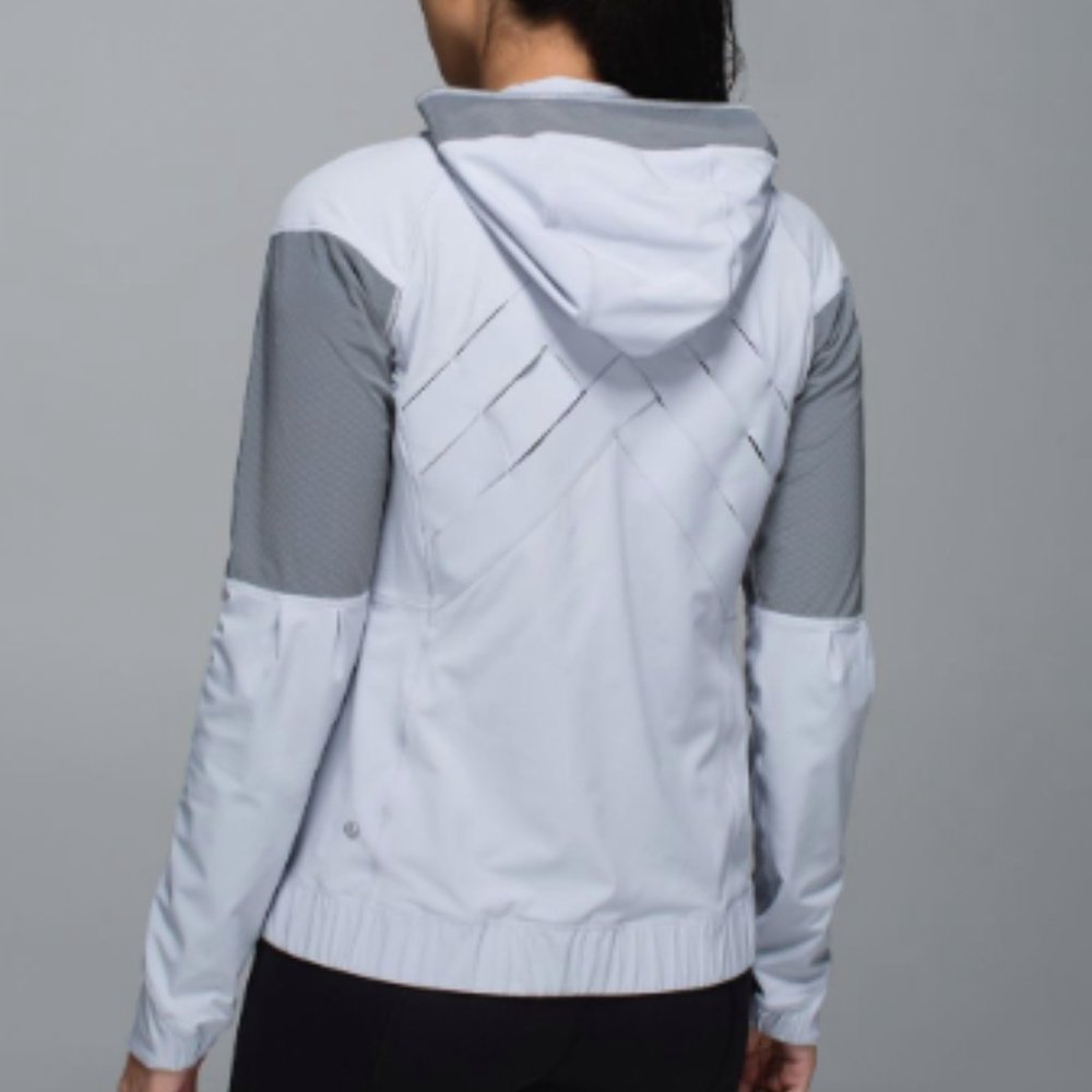 (2186) LULULEMON LIGHT SPEED JACKET Sz 6 ** Mild Flaw - Picture 3 of 15